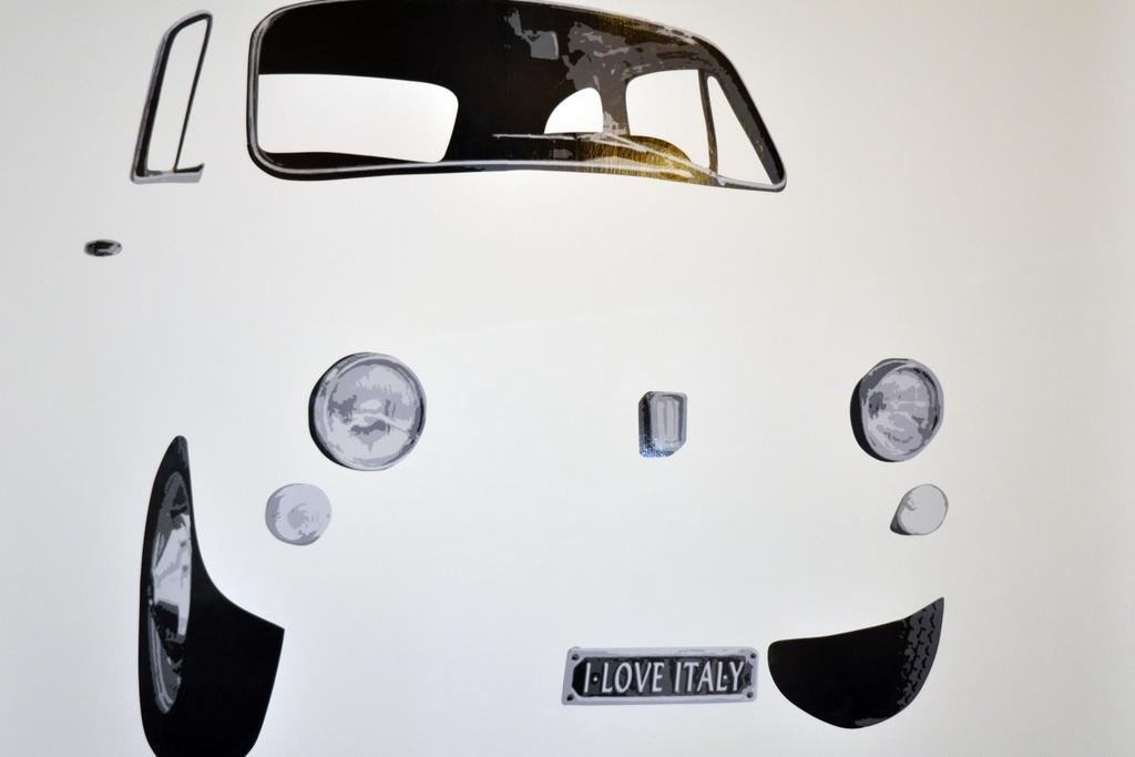 Cheap And Chic White At Coliseum Roma